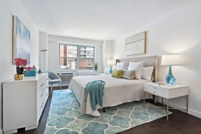 $1,210,000 | 300 East 71st Street, Unit 7O | Lenox Hill