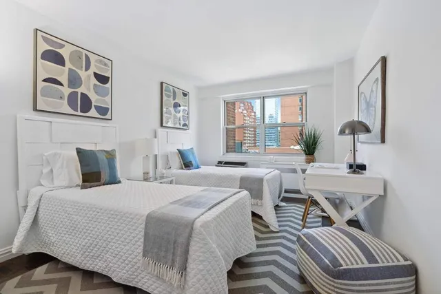 $1,210,000 | 300 East 71st Street, Unit 7O | Lenox Hill