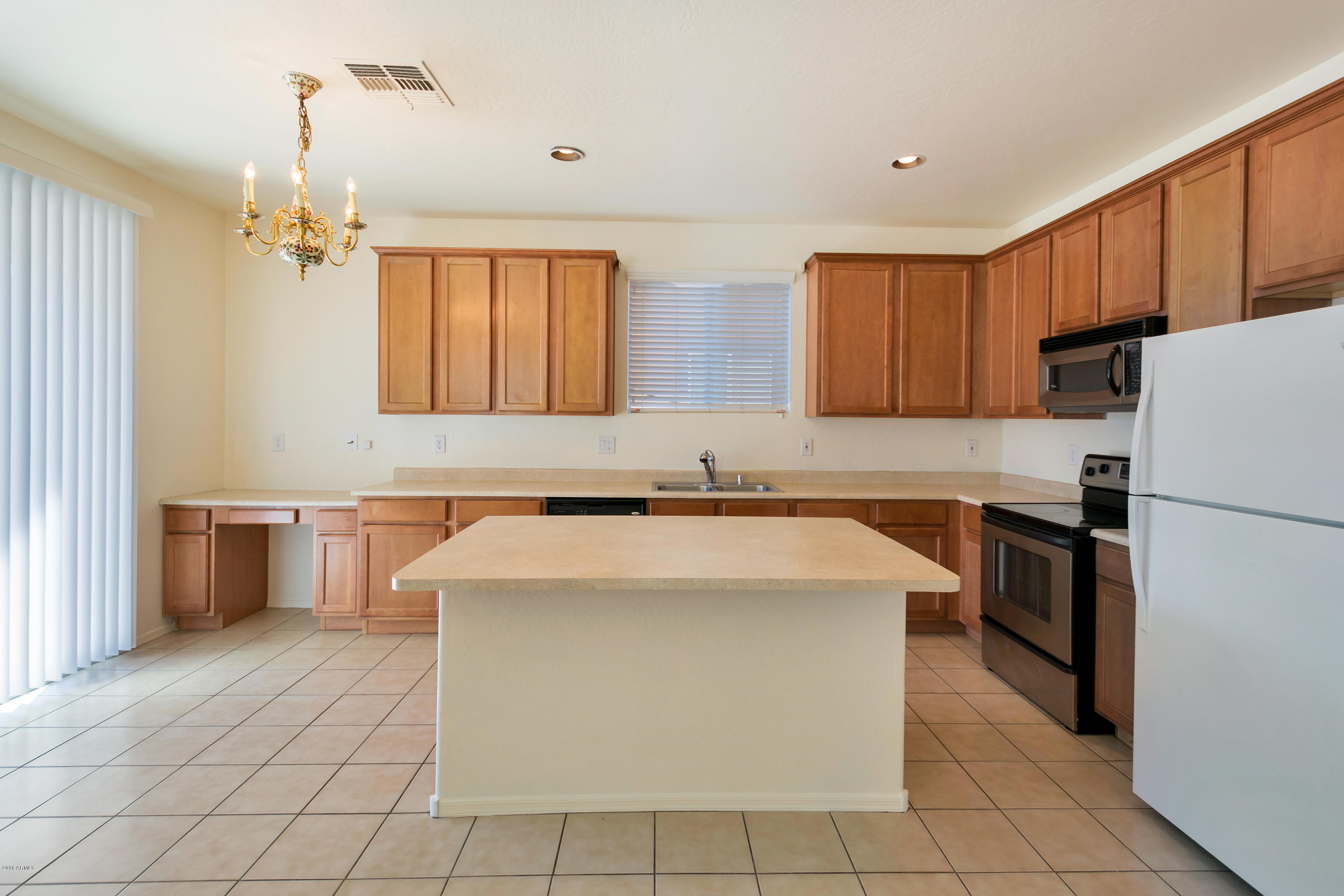 2023 West Darrel Road Phoenix, AZ 85041 - Photo 3 of 25 3 Kitchen 1