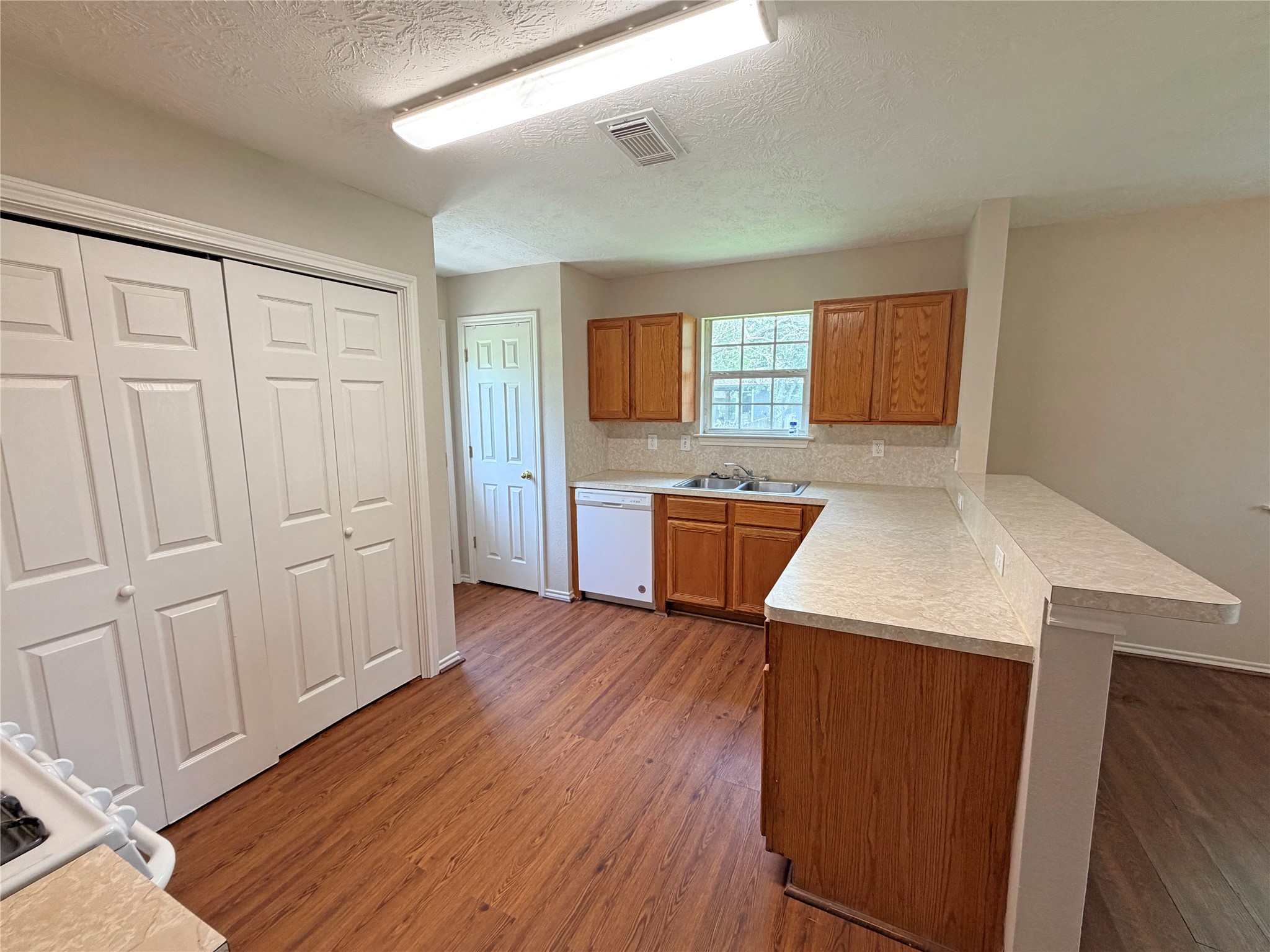 123 Robinson Road Oyster Creek, TX 77541 - Photo 8 of 16