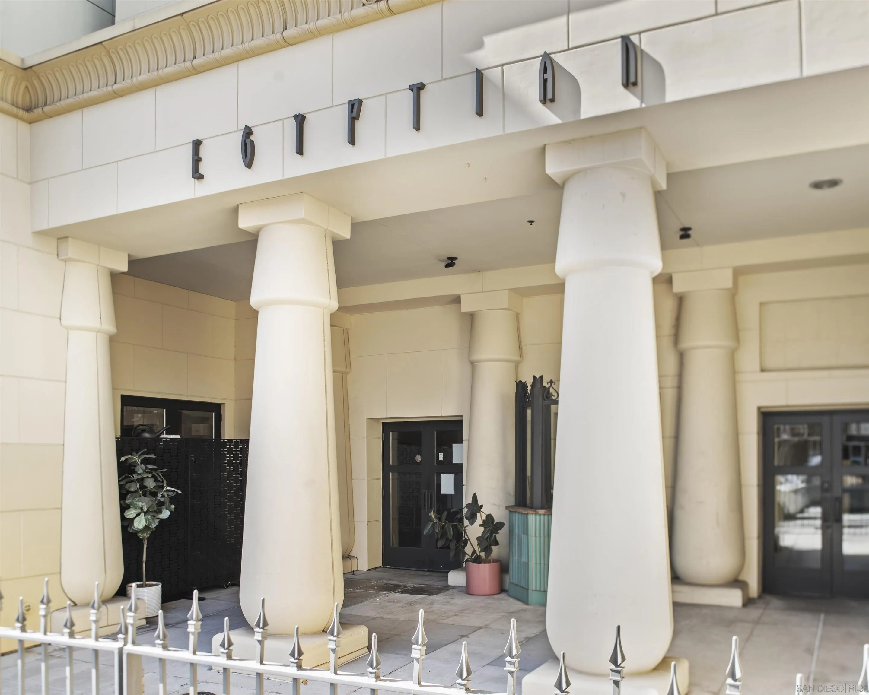 3812 Park Boulevard, Unit 412 San Diego, CA 92103 - Photo 20 of 24 a view of living room with furniture