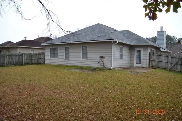 a view of a house with a backyard