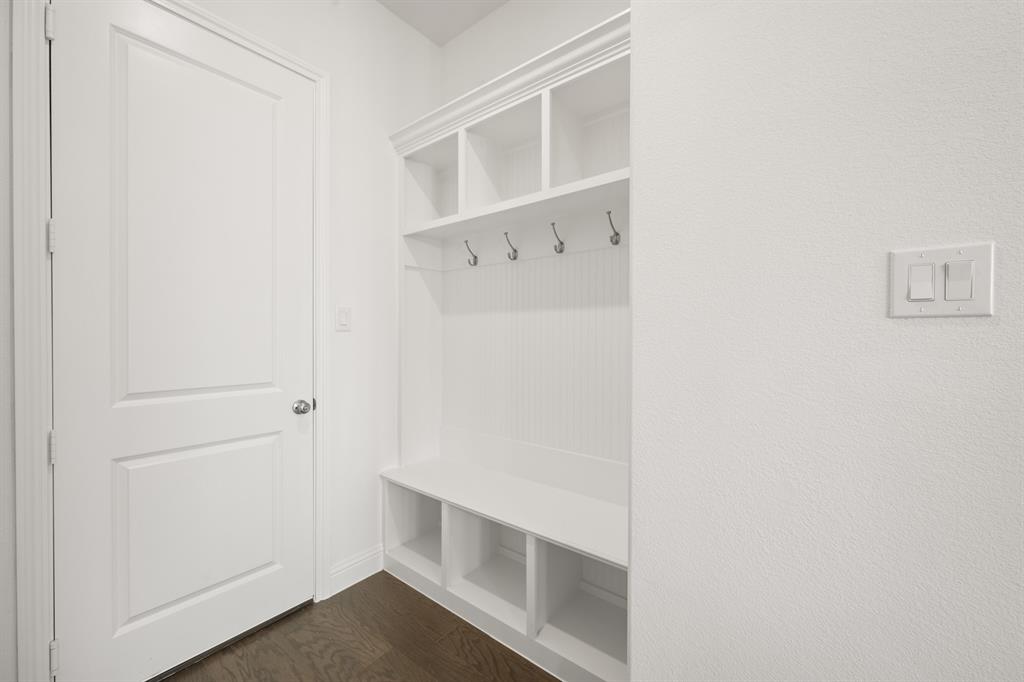 27 Old Crow Road Joshua, TX 76058 - Photo 16 of 35 a view of walk in closet