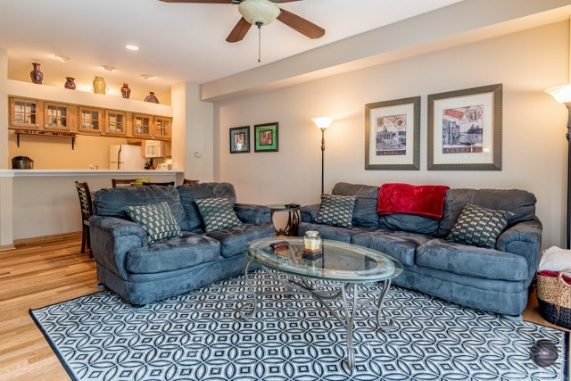 2555 Carrolwood Road Naperville, IL 60540 - Photo 4 of 19