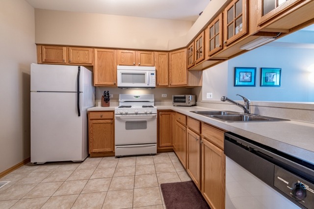 2555 Carrolwood Road Naperville, IL 60540 - Photo 6 of 19
