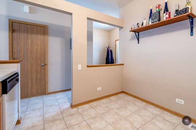 2555 Carrolwood Road Naperville, IL 60540 - Photo 8 of 19