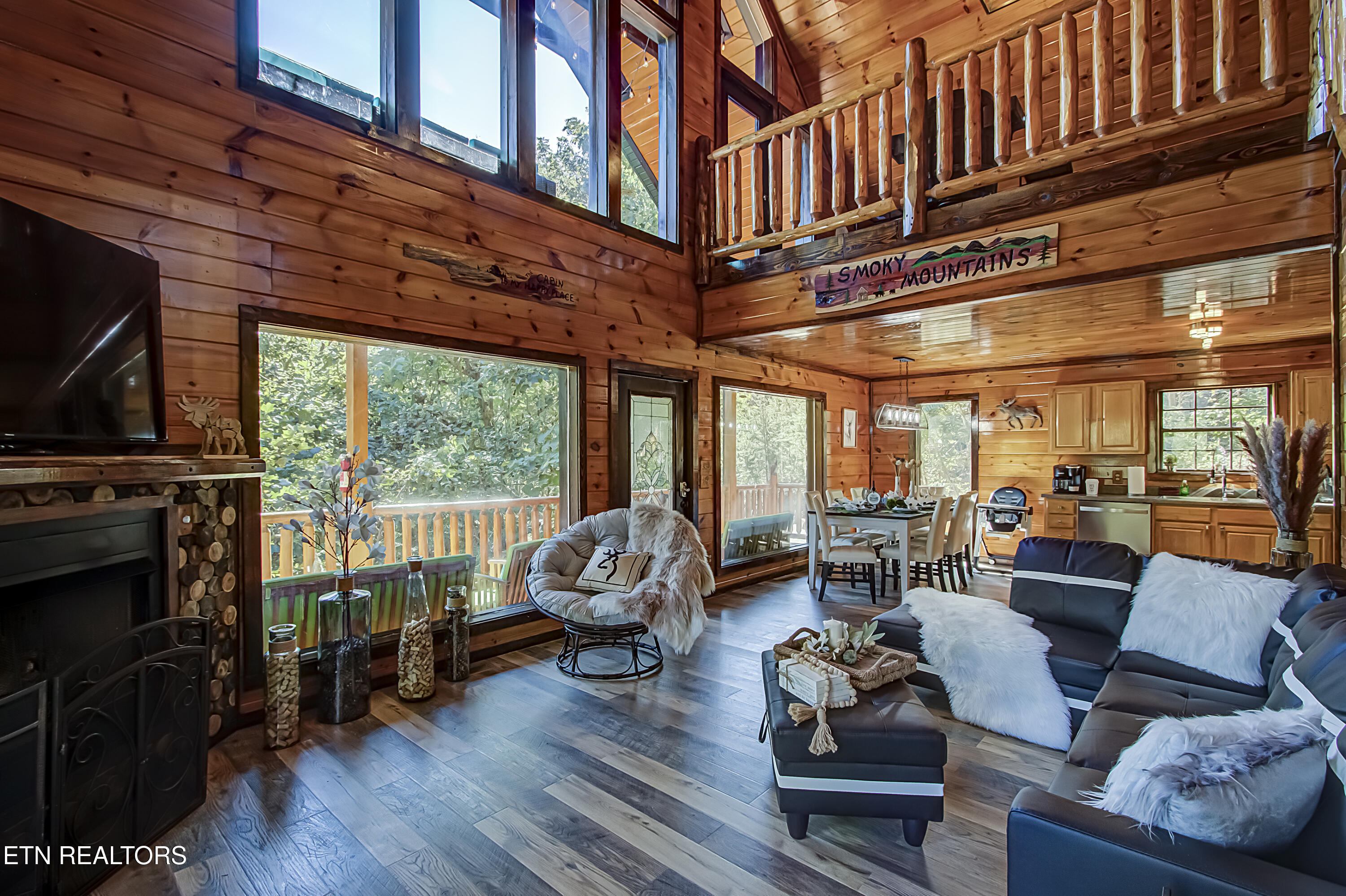 2184 Spence Mountain Loop Sevierville, TN 37876 - Photo 2 of 37 IMG_3799LR