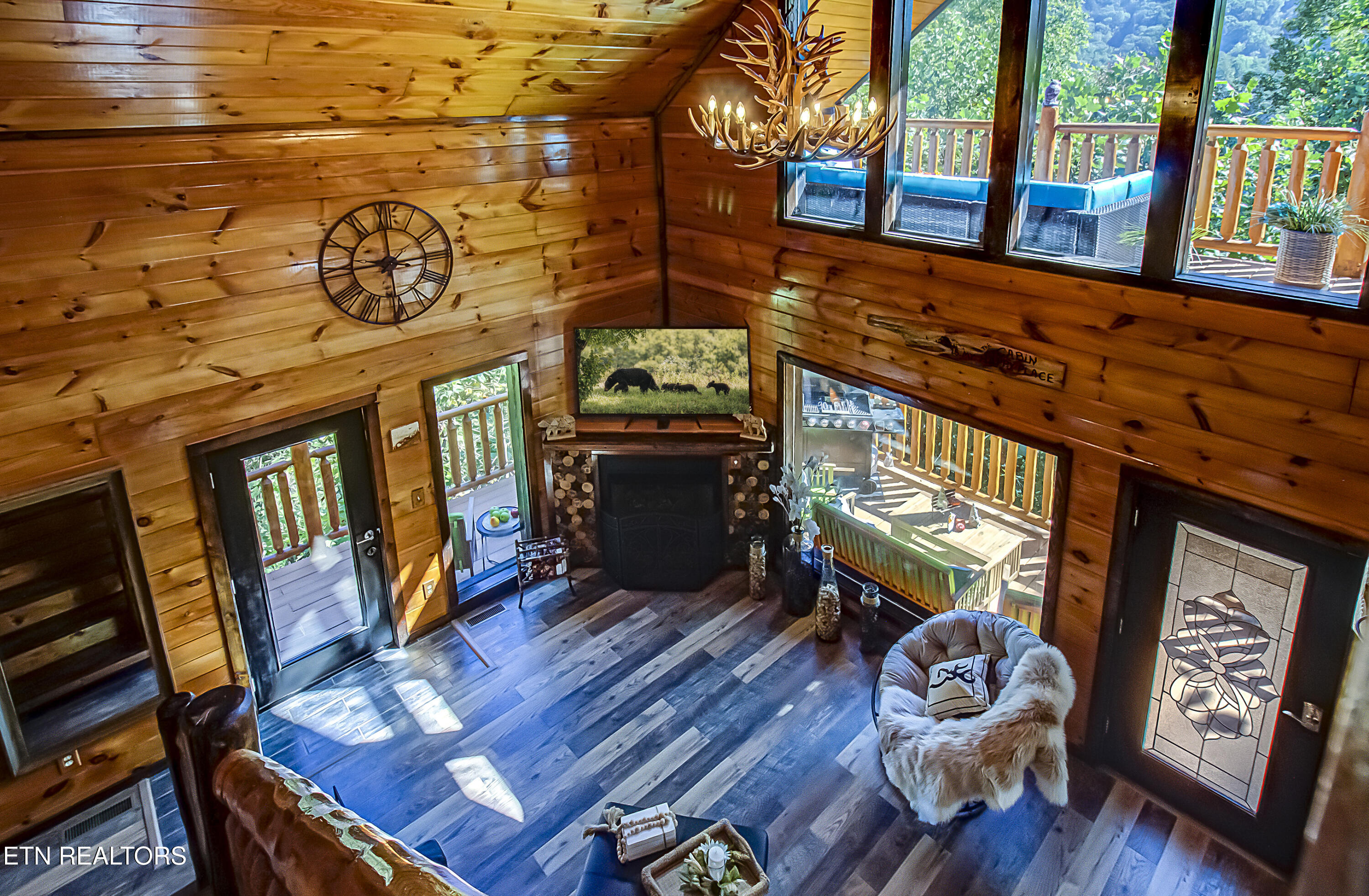 2184 Spence Mountain Loop Sevierville, TN 37876 - Photo 3 of 37 IMG_7374LR