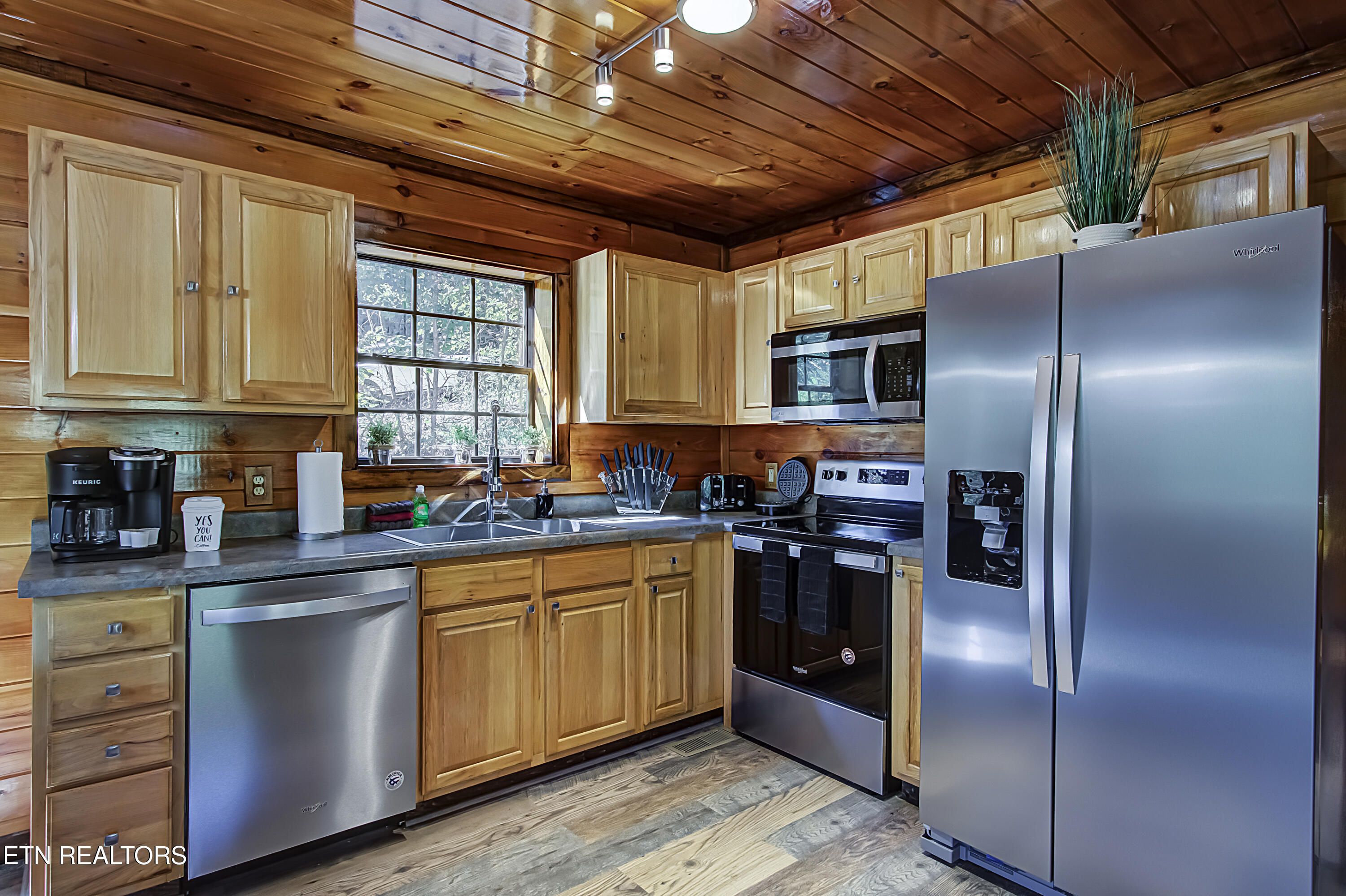 2184 Spence Mountain Loop Sevierville, TN 37876 - Photo 7 of 37 IMG_3638LR
