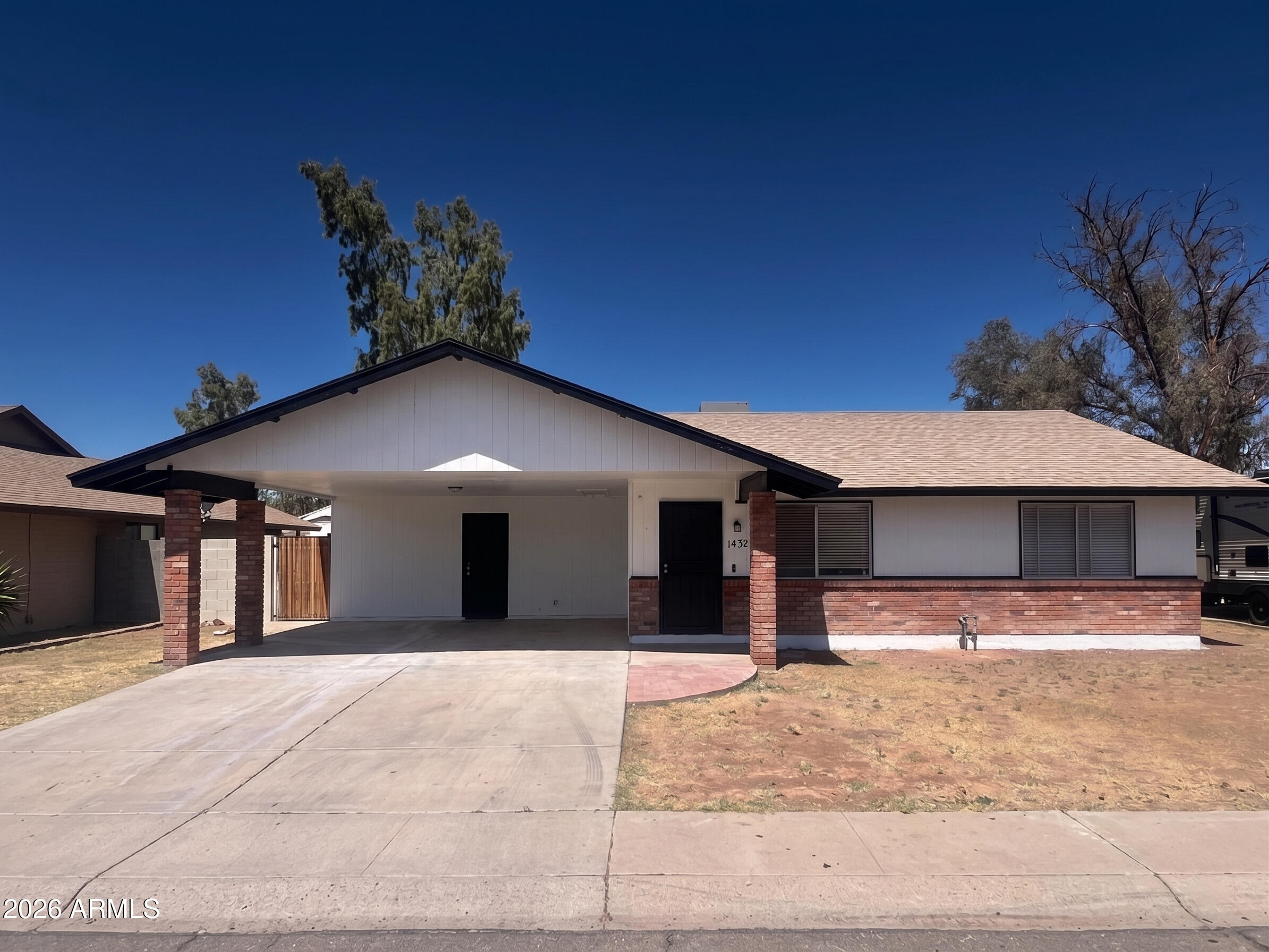 1432 South Oracle Mesa, AZ 85204 - Photo 1 of 13 001