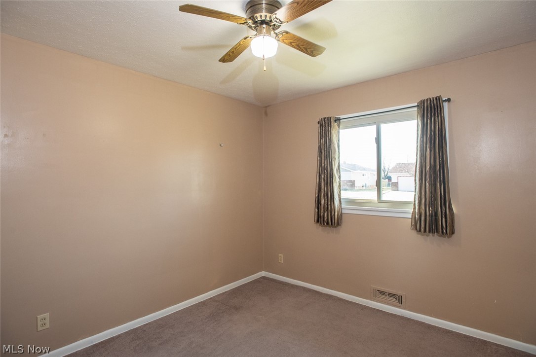 8210 Royal Ridge Drive Parma, OH 44129 - Photo 12 of 31