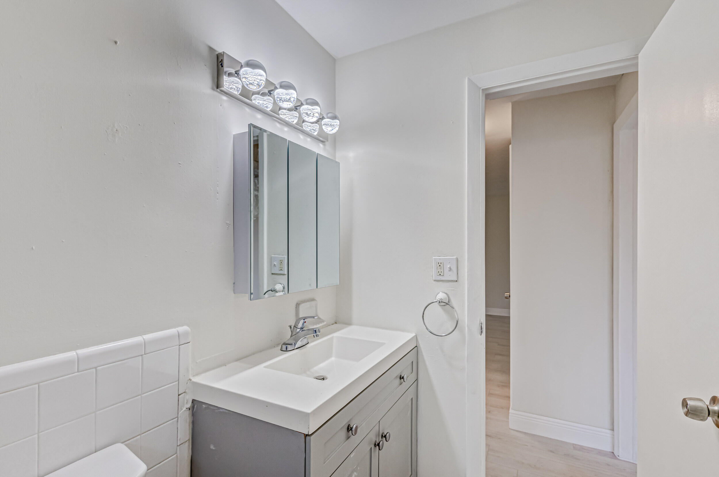 571 Silver Beach Road Riviera Beach, FL 33403 - Photo 13 of 48 64_5d1a7071js-2