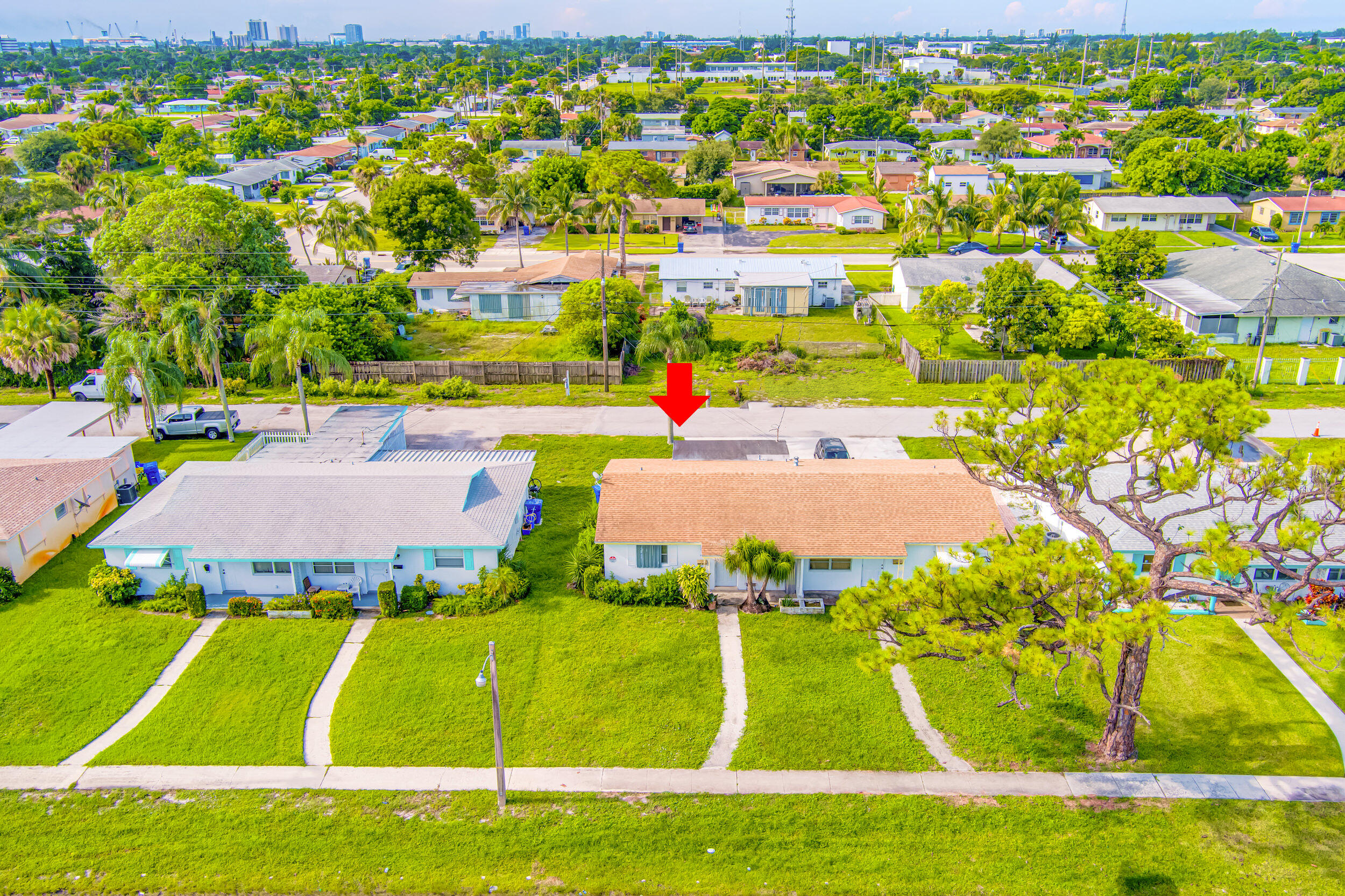 571 Silver Beach Road Riviera Beach, FL 33403 - Photo 2 of 48 29_max_0541-2