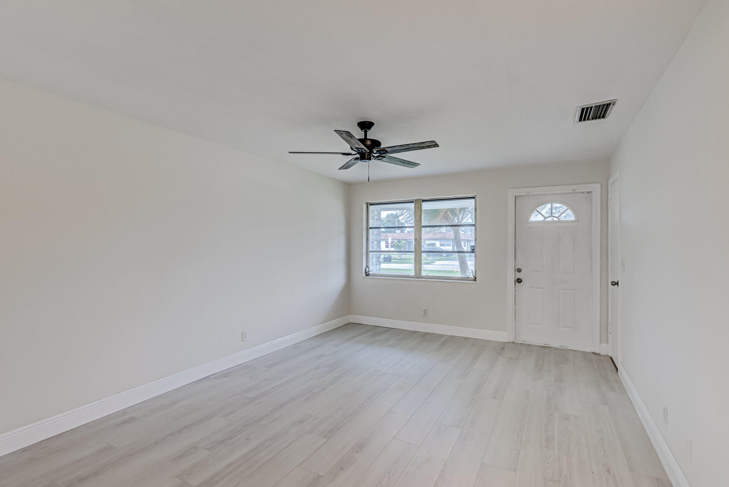 571 Silver Beach Road Riviera Beach, FL 33403 - Photo 31 of 48 50_5d1a6996js-2