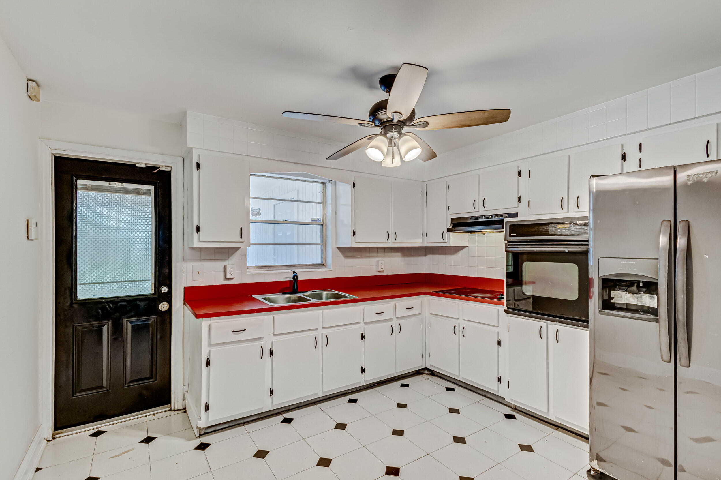 571 Silver Beach Road Riviera Beach, FL 33403 - Photo 34 of 48 55_5d1a7021js-2