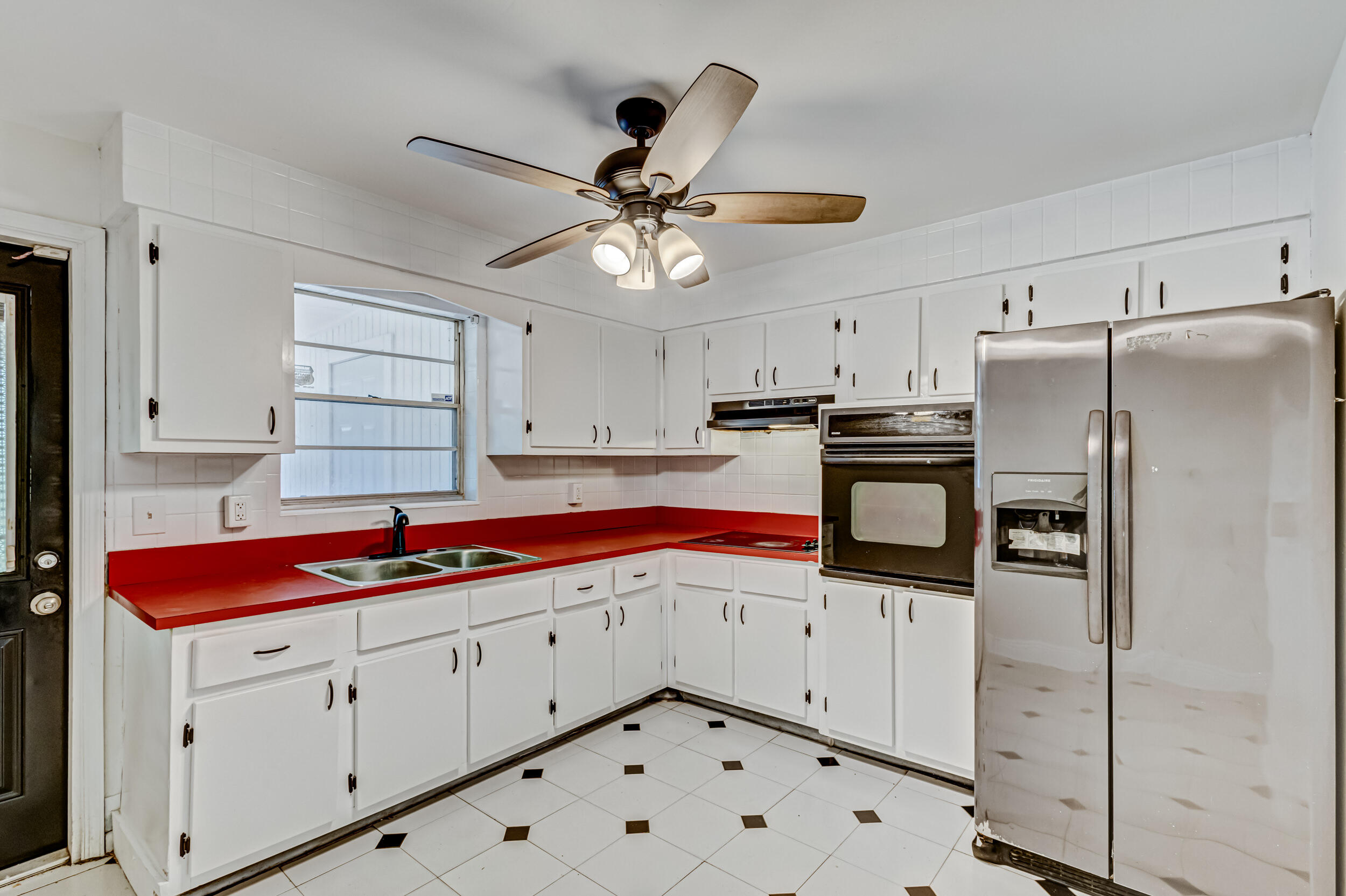 571 Silver Beach Road Riviera Beach, FL 33403 - Photo 35 of 48 56_5d1a7031js-2