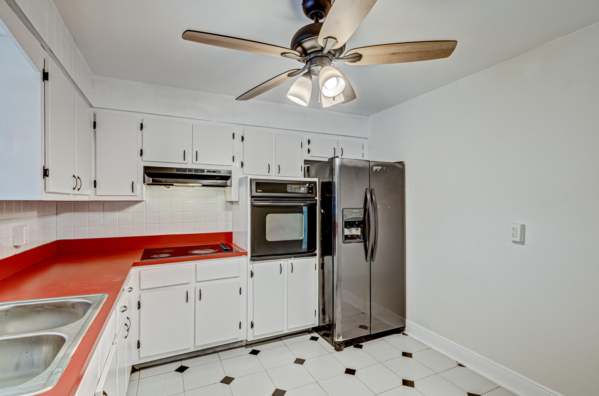 571 Silver Beach Road Riviera Beach, FL 33403 - Photo 39 of 48 60_5d1a7051js-2