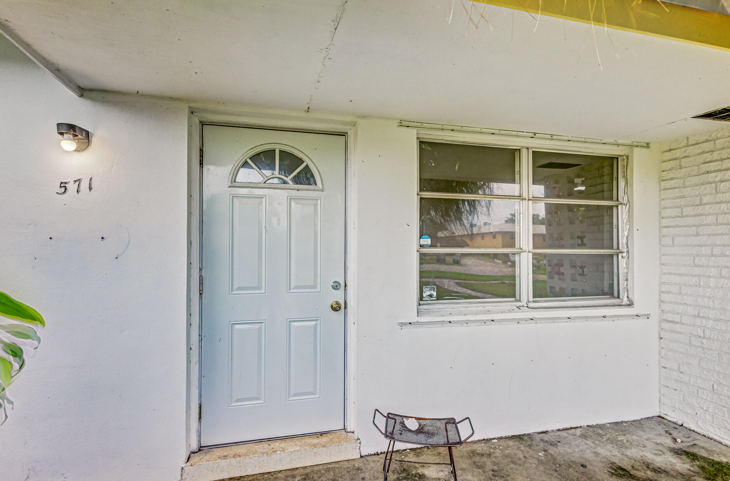 571 Silver Beach Road Riviera Beach, FL 33403 - Photo 4 of 48 49_5d1a7161js