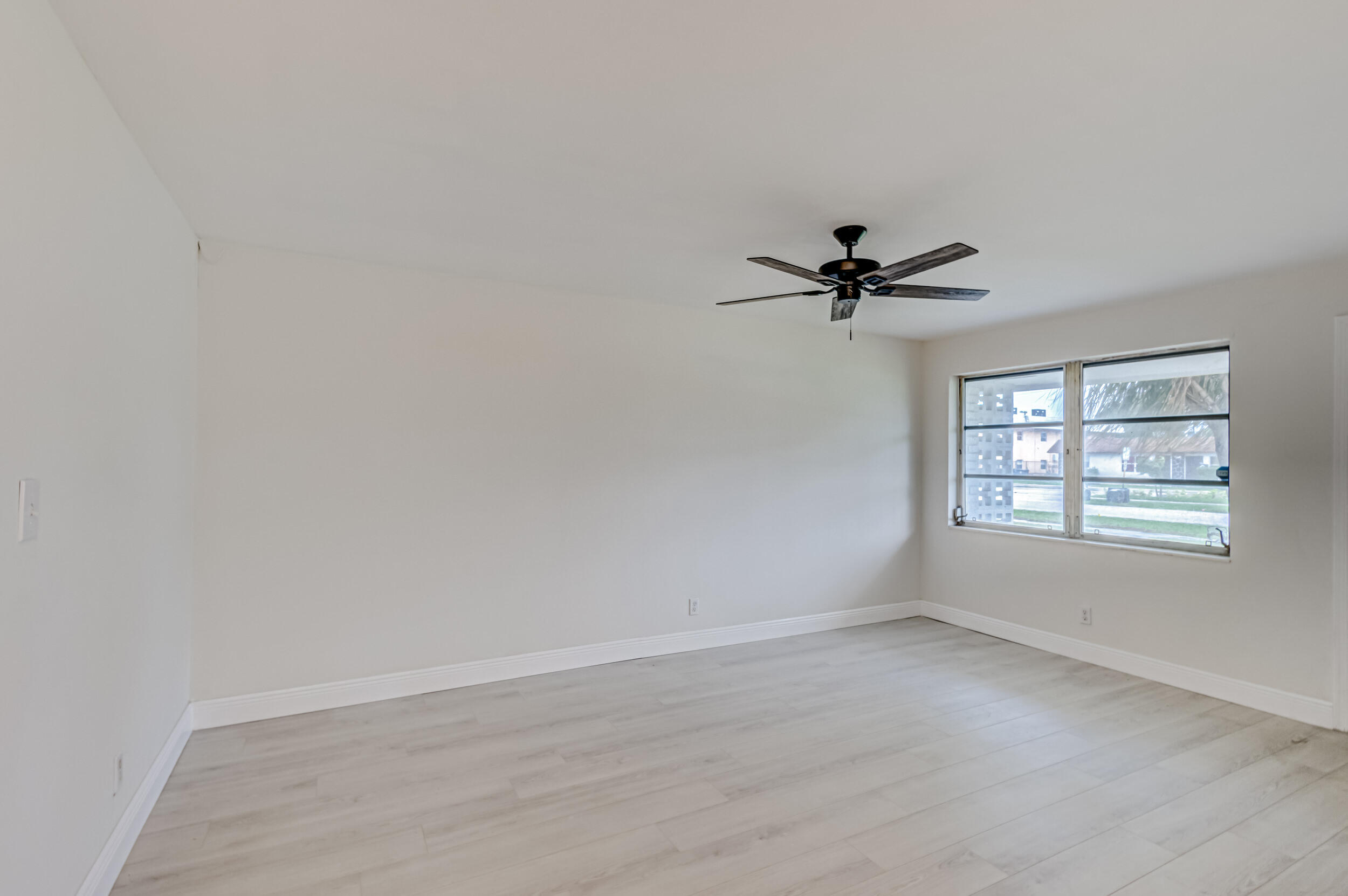 571 Silver Beach Road Riviera Beach, FL 33403 - Photo 5 of 48 51_5d1a7001js-2