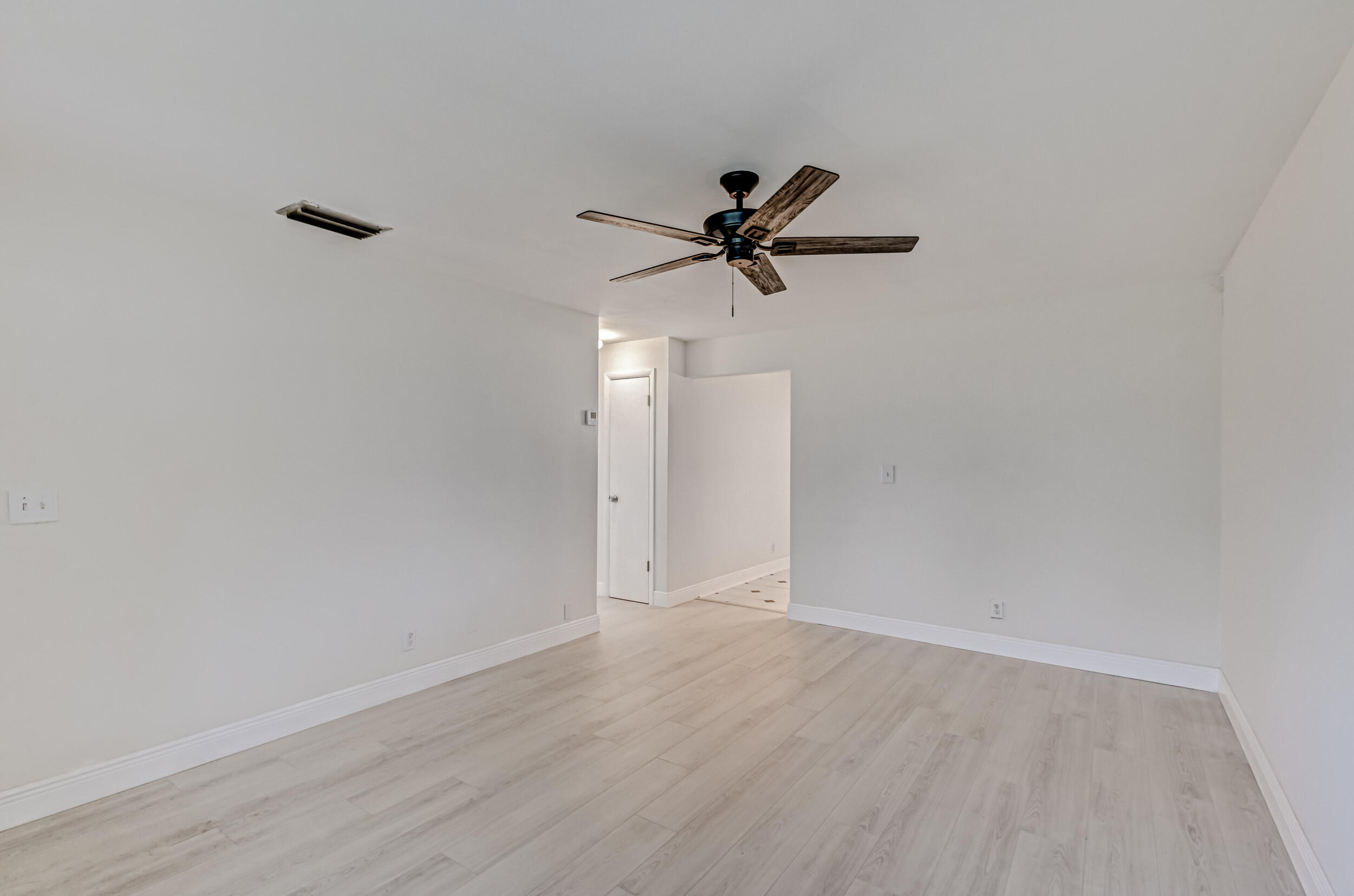 571 Silver Beach Road Riviera Beach, FL 33403 - Photo 6 of 48 53_5d1a7011js-2
