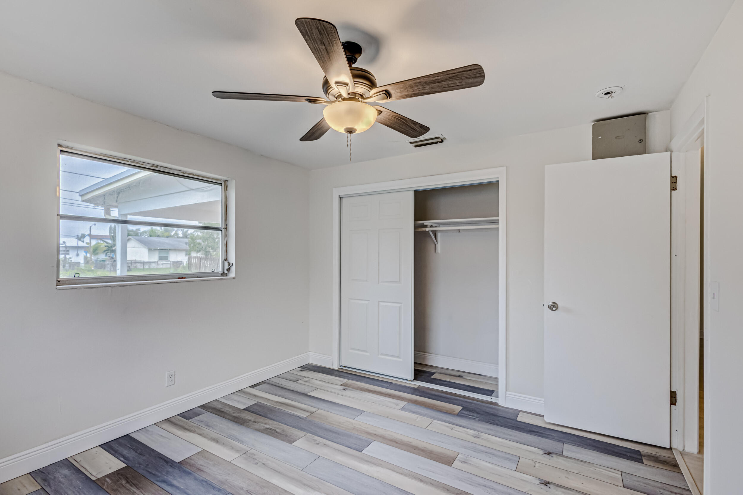 571 Silver Beach Road Riviera Beach, FL 33403 - Photo 7 of 48 62_5d1a7061js-2