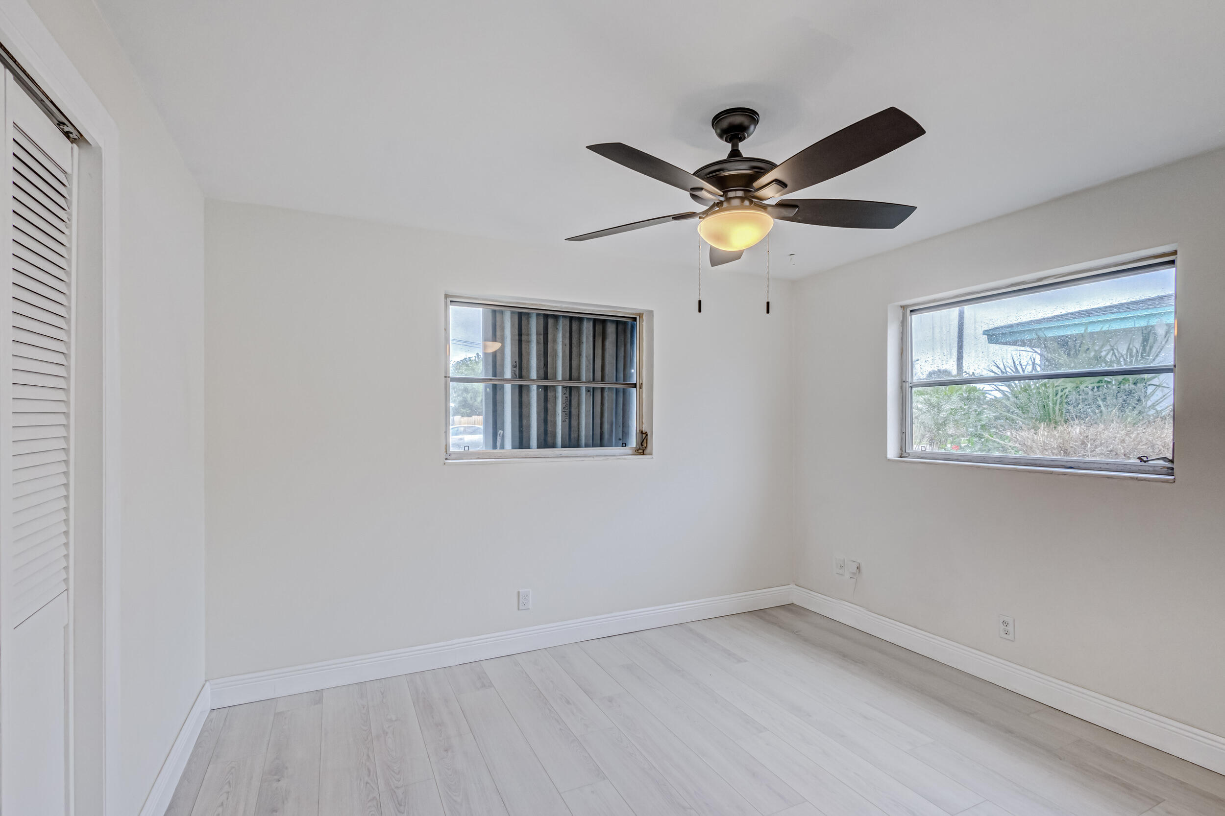 571 Silver Beach Road Riviera Beach, FL 33403 - Photo 10 of 48 66_5d1a7091js-2