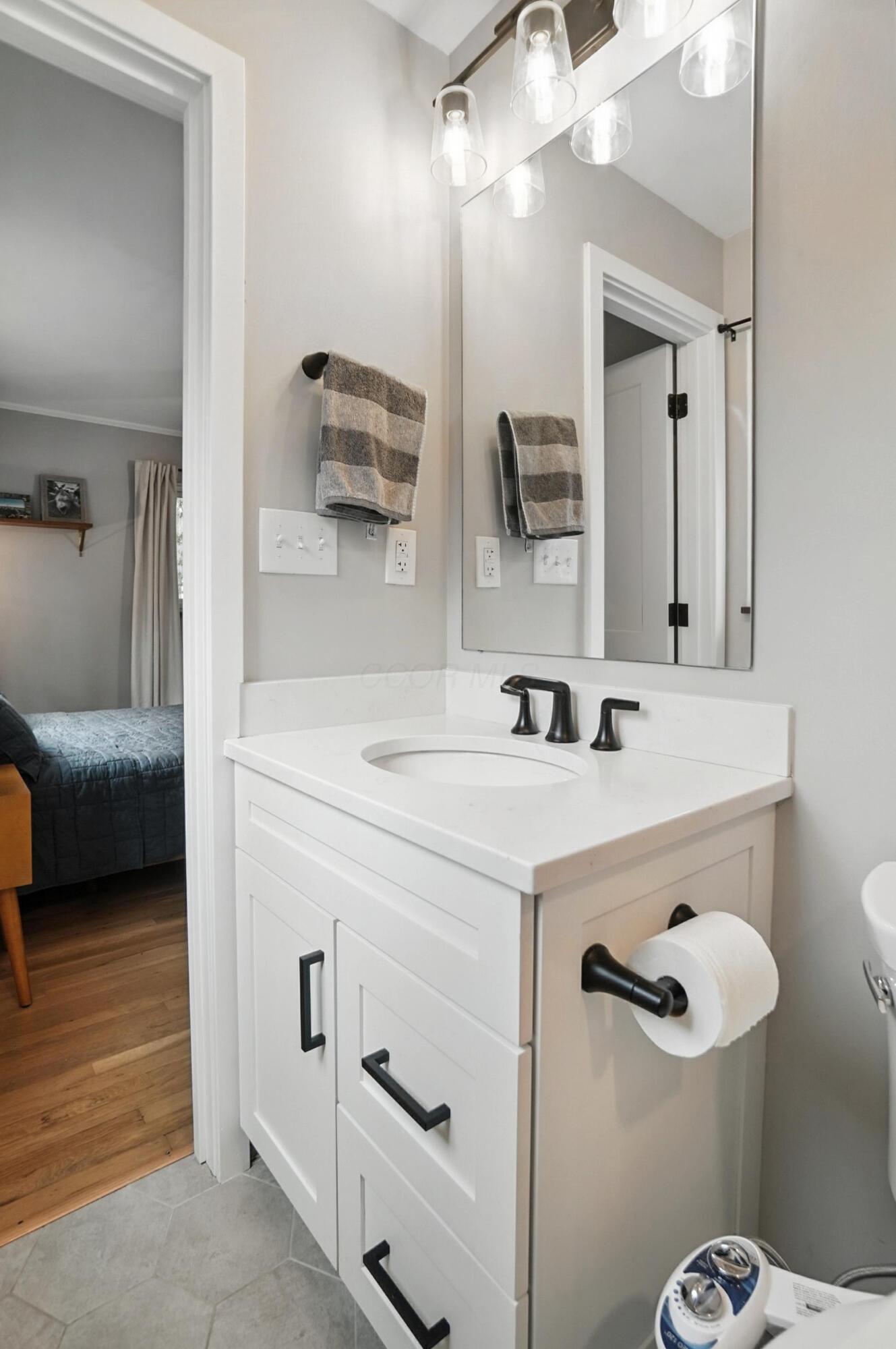 2820 Halstead Road Columbus, OH 43221 - Photo 49 of 76 En-Suite Bathroom