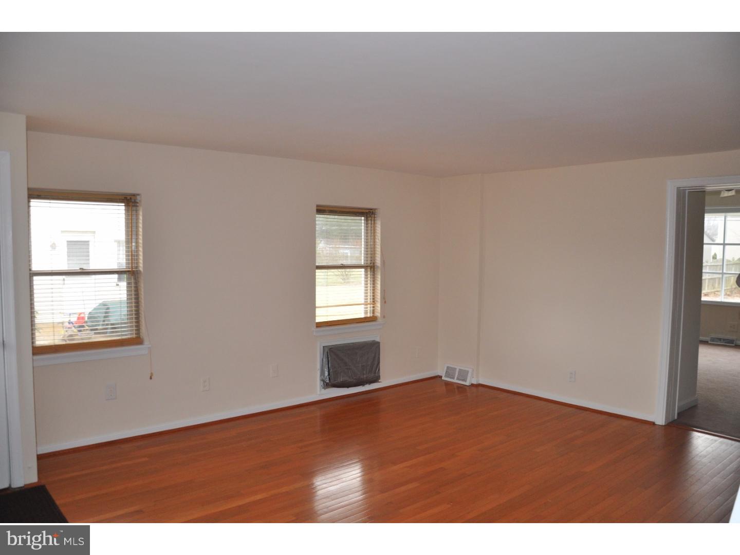309 Garth Road Oreland, PA 19075 - Photo 5 of 23 Living Room
