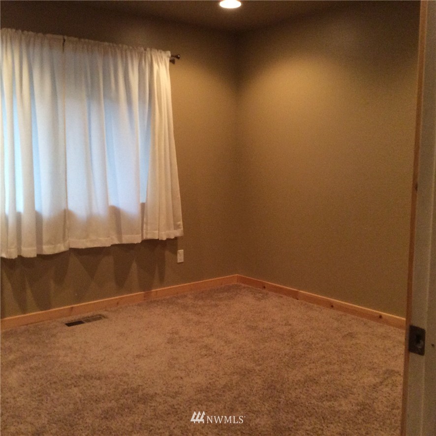 25611 Lake Cavanaugh Road Mount Vernon, WA 98274 - Photo 13 of 25 Gallery Image 13