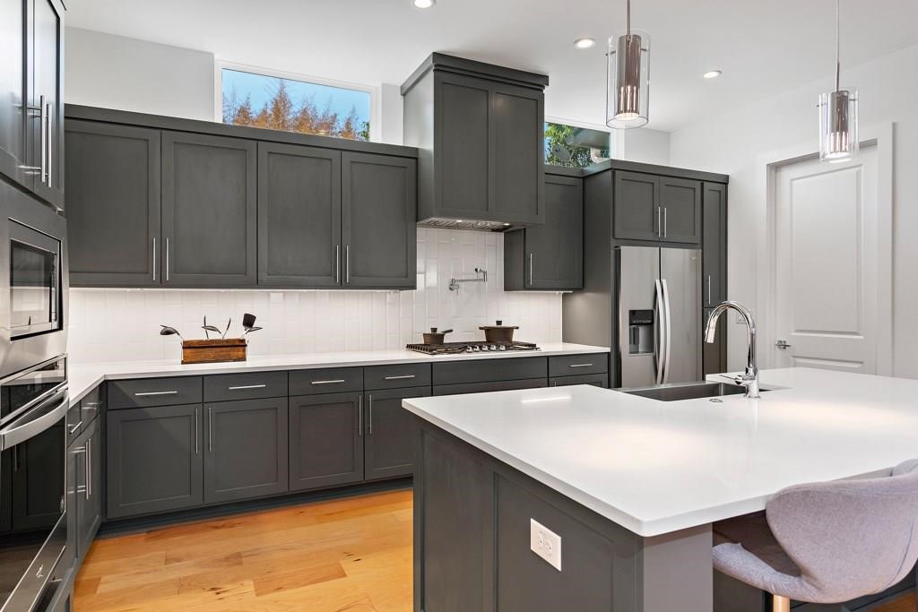 1719 Bunche Road Austin, TX 78721 - Photo 3 of 22 Culinary aspirations find their home in this well-appointed kitchen featuring hardwood flooring and a functional island.