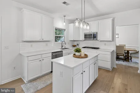 $824,900 | 242 Fox Chase Street, Warrenton, VA 20186