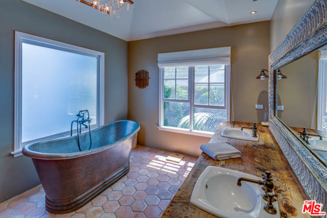 540 Dryad Road Santa Monica, CA 90402 - Photo 14 of 18