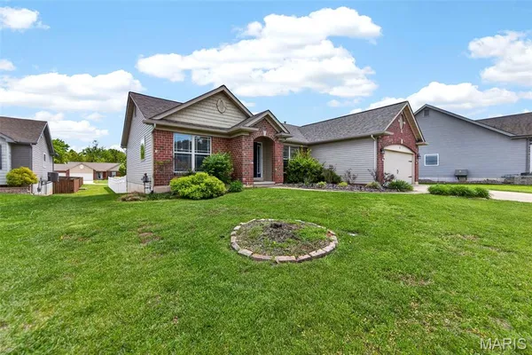 $440,000 | 27 Millstone Lake Drive, Winfield, MO 63389