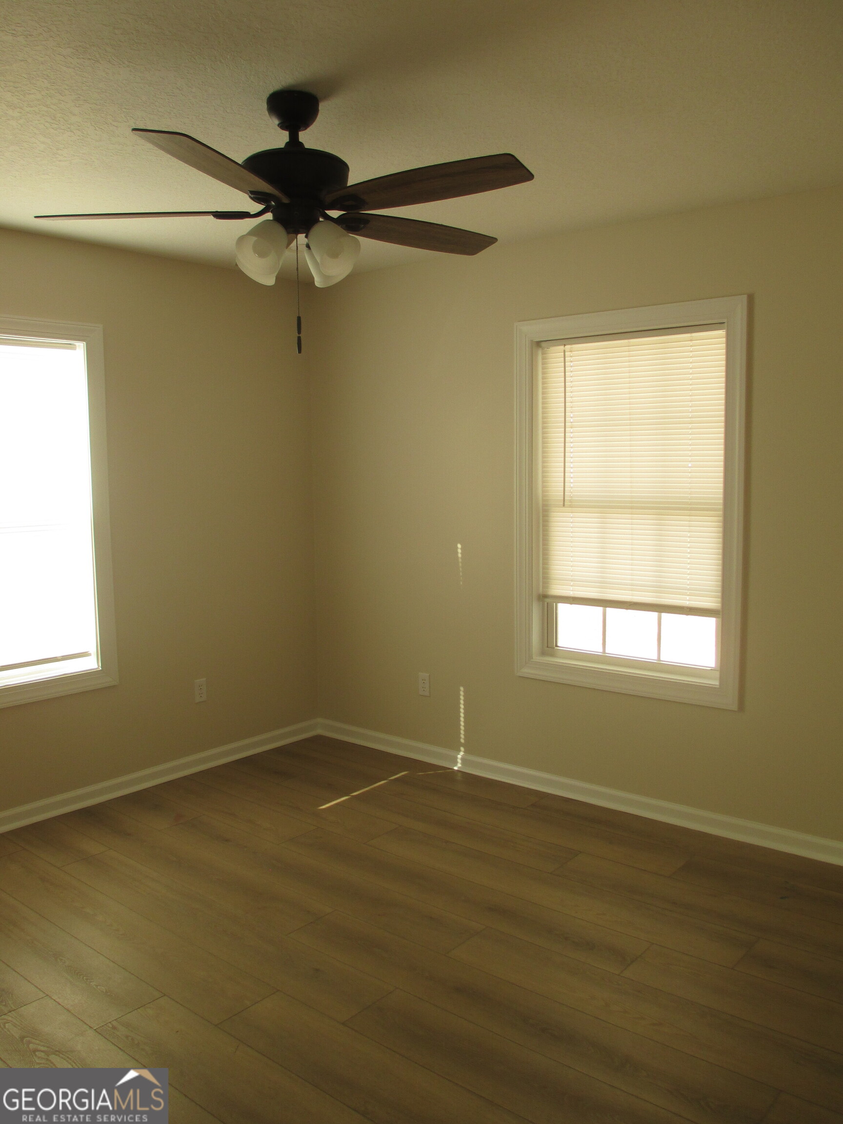 390 Bay Street Baxley, GA 31513 - Photo 18 of 24 a view of an empty room with a window