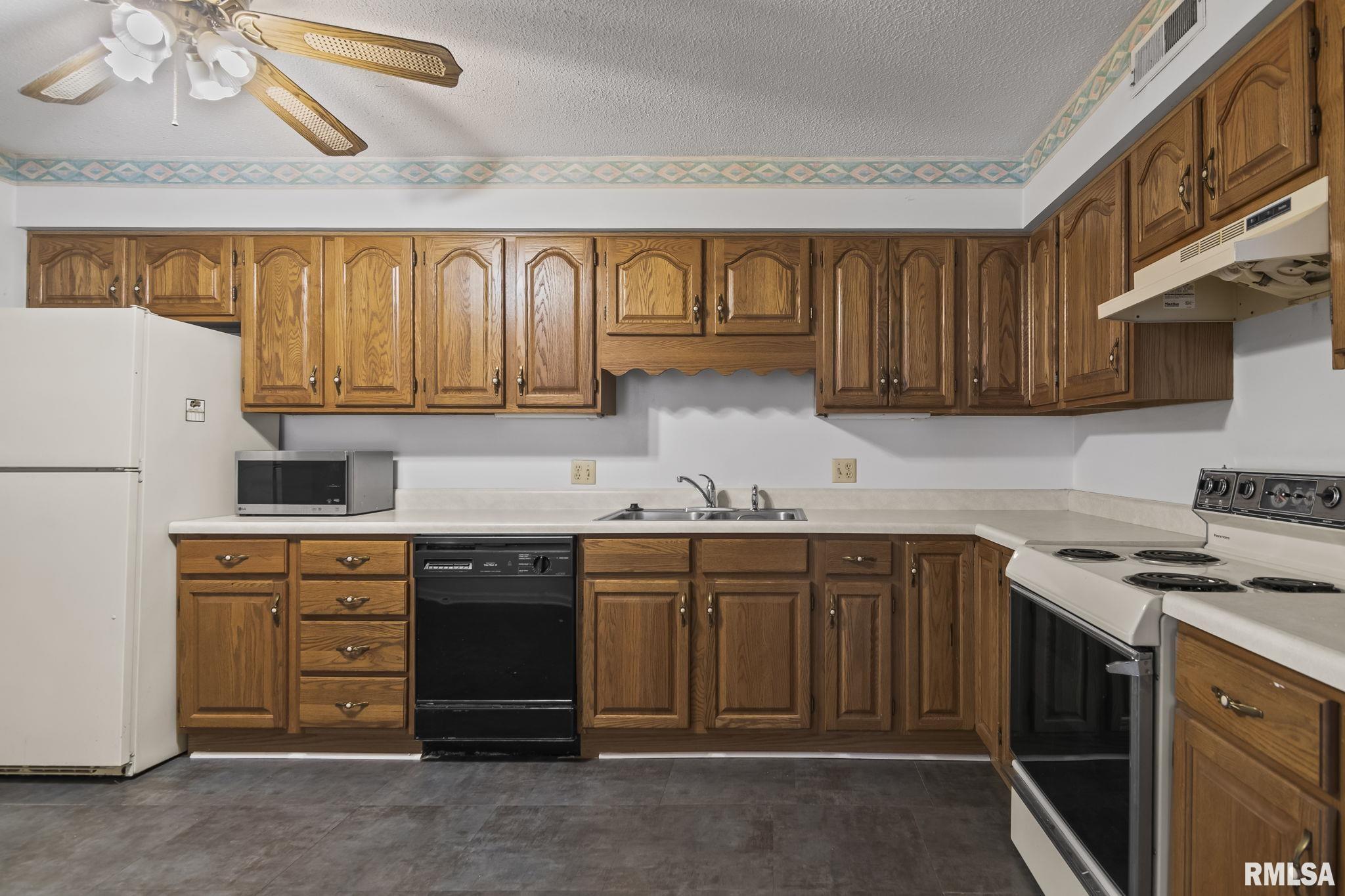 1913 Jeanette Lane, Unit 3 Springfield, IL 62702 - Photo 11 of 22 Gallery Image 11
