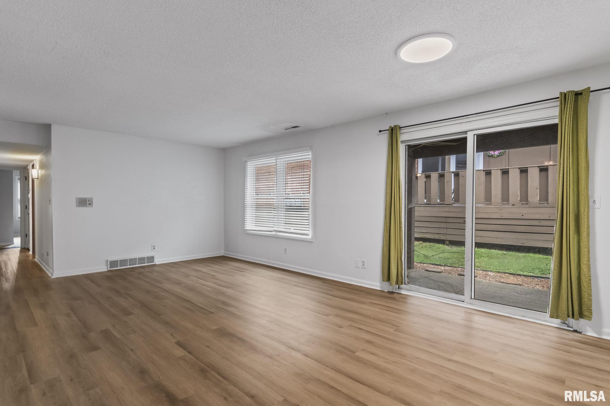 1913 Jeanette Lane, Unit 3 Springfield, IL 62702 - Photo 4 of 22 Gallery Image 4