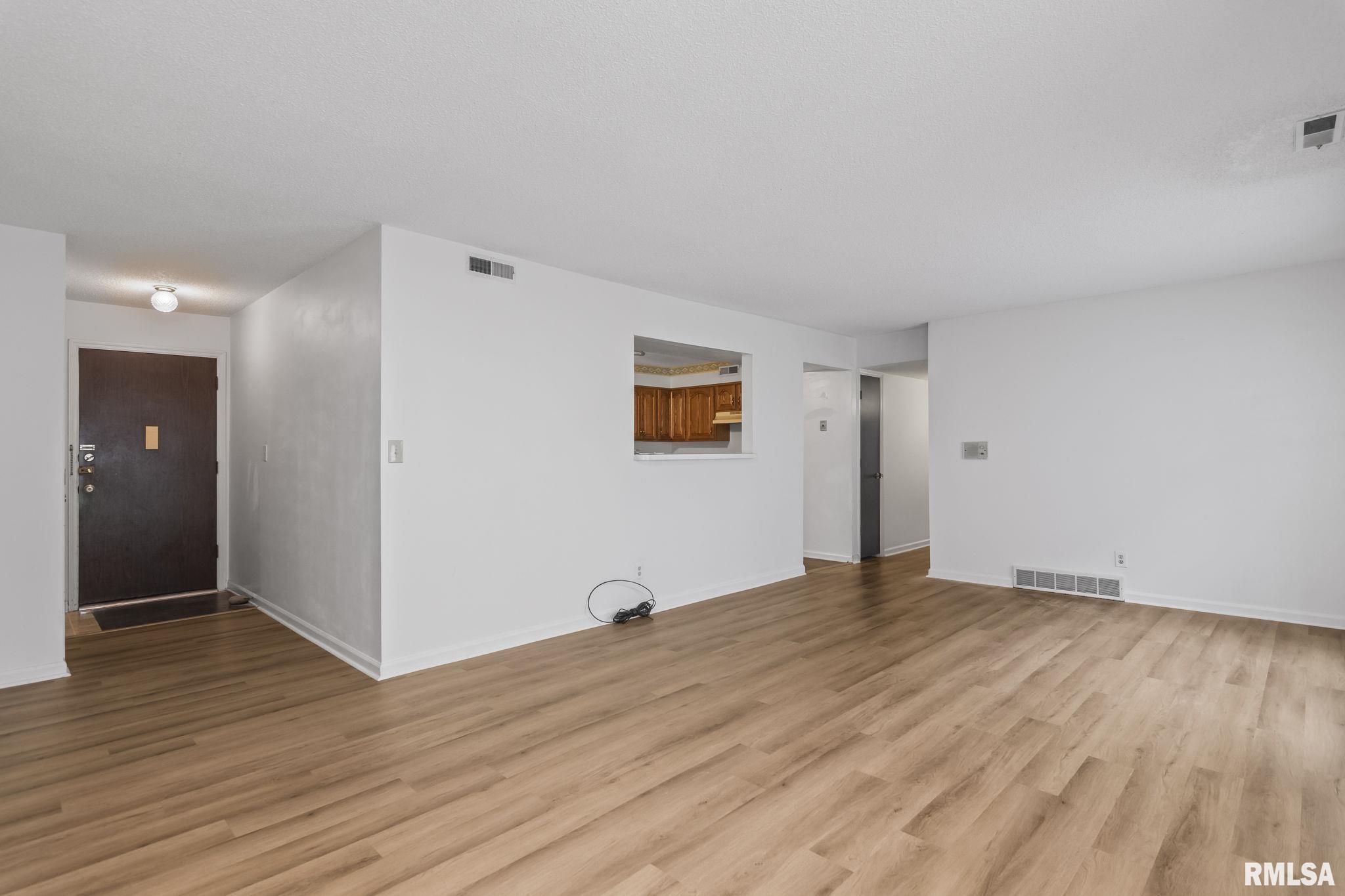 1913 Jeanette Lane, Unit 3 Springfield, IL 62702 - Photo 6 of 22 Gallery Image 6