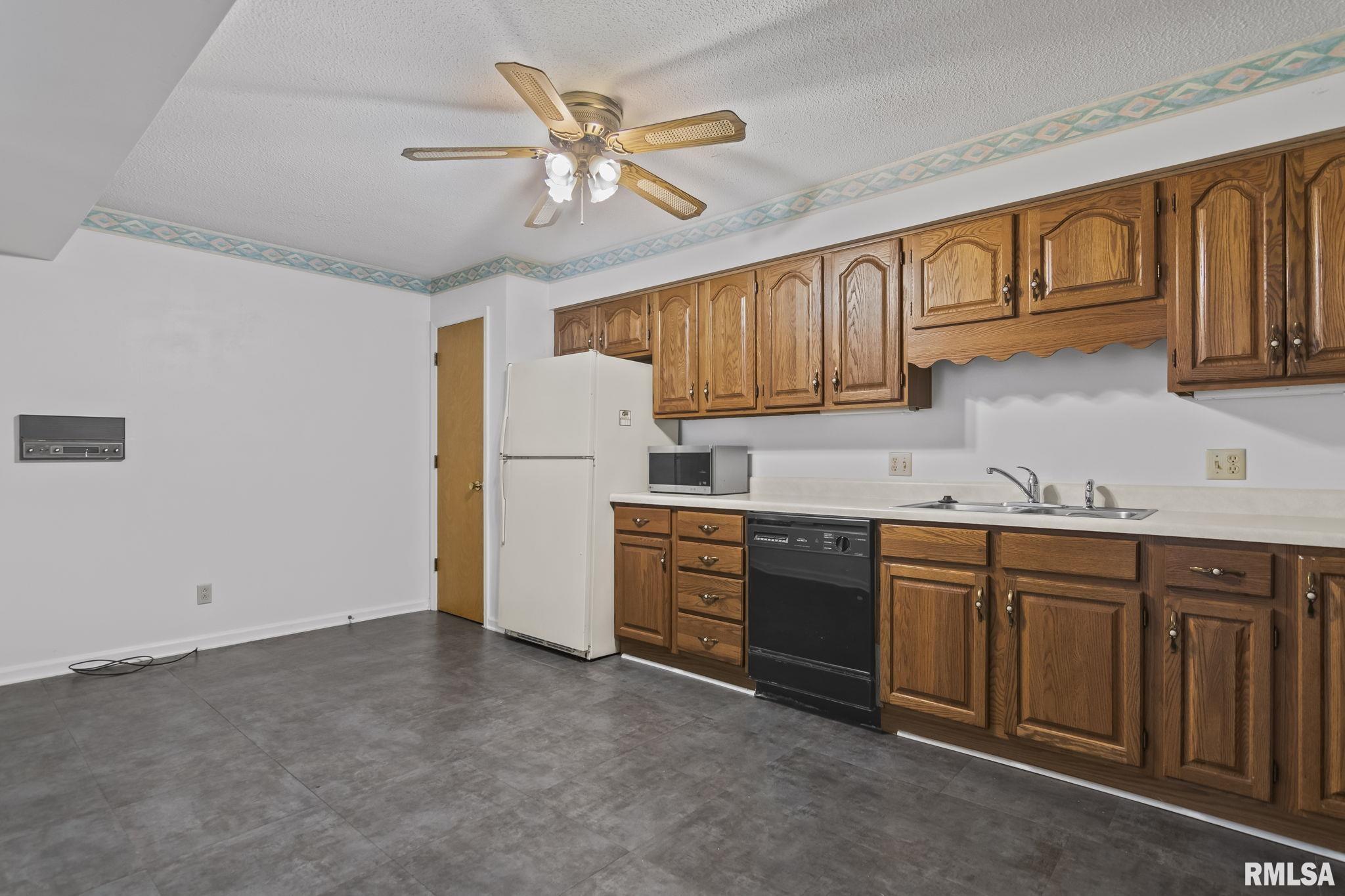 1913 Jeanette Lane, Unit 3 Springfield, IL 62702 - Photo 7 of 22 Gallery Image 7