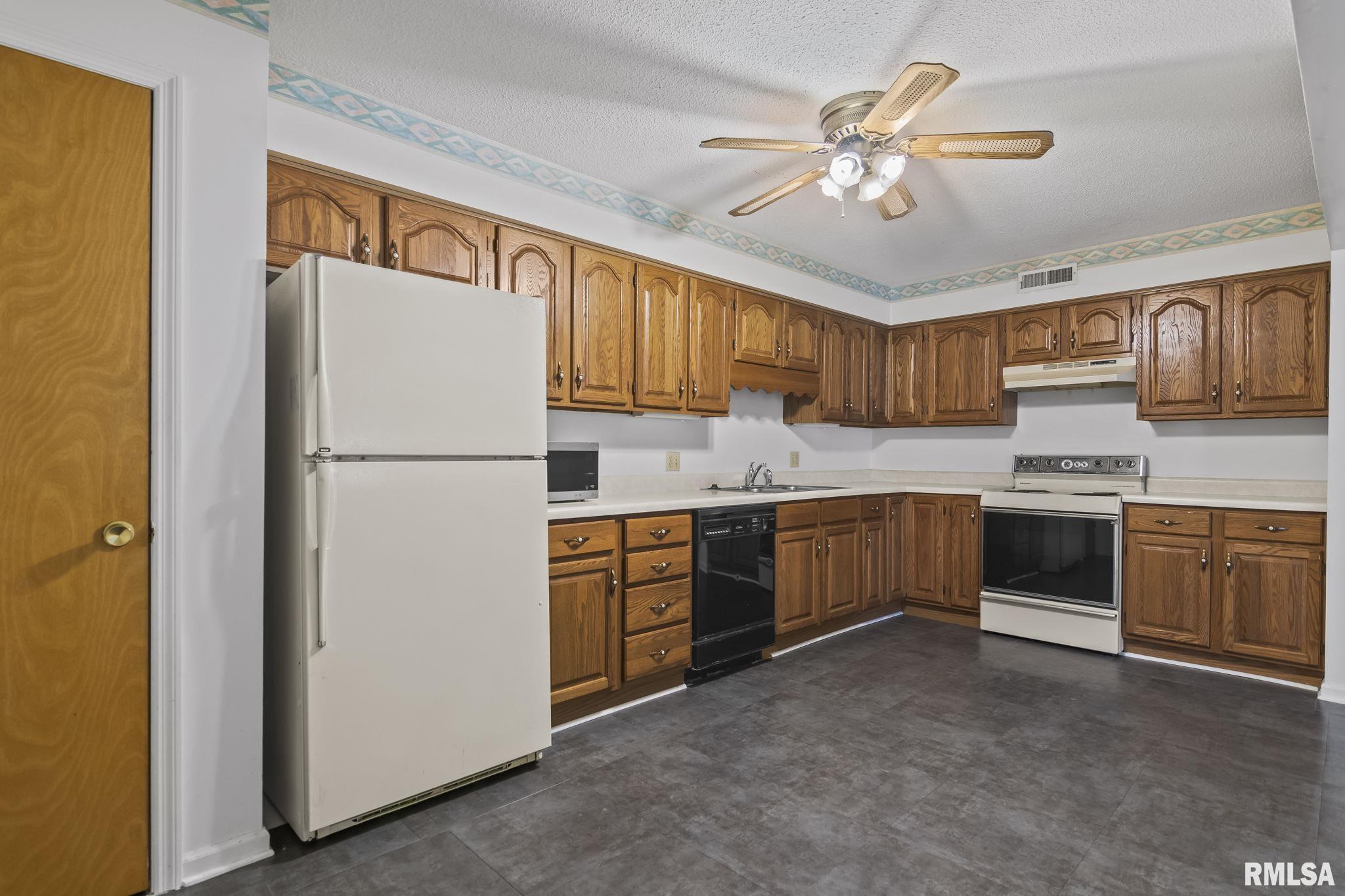 1913 Jeanette Lane, Unit 3 Springfield, IL 62702 - Photo 8 of 22 Gallery Image 8