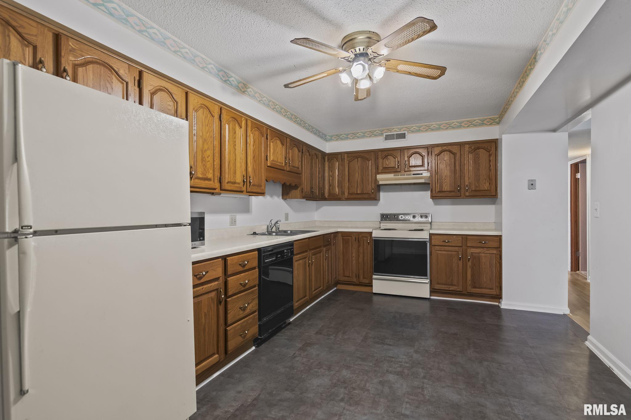 1913 Jeanette Lane, Unit 3 Springfield, IL 62702 - Photo 9 of 22 Gallery Image 9