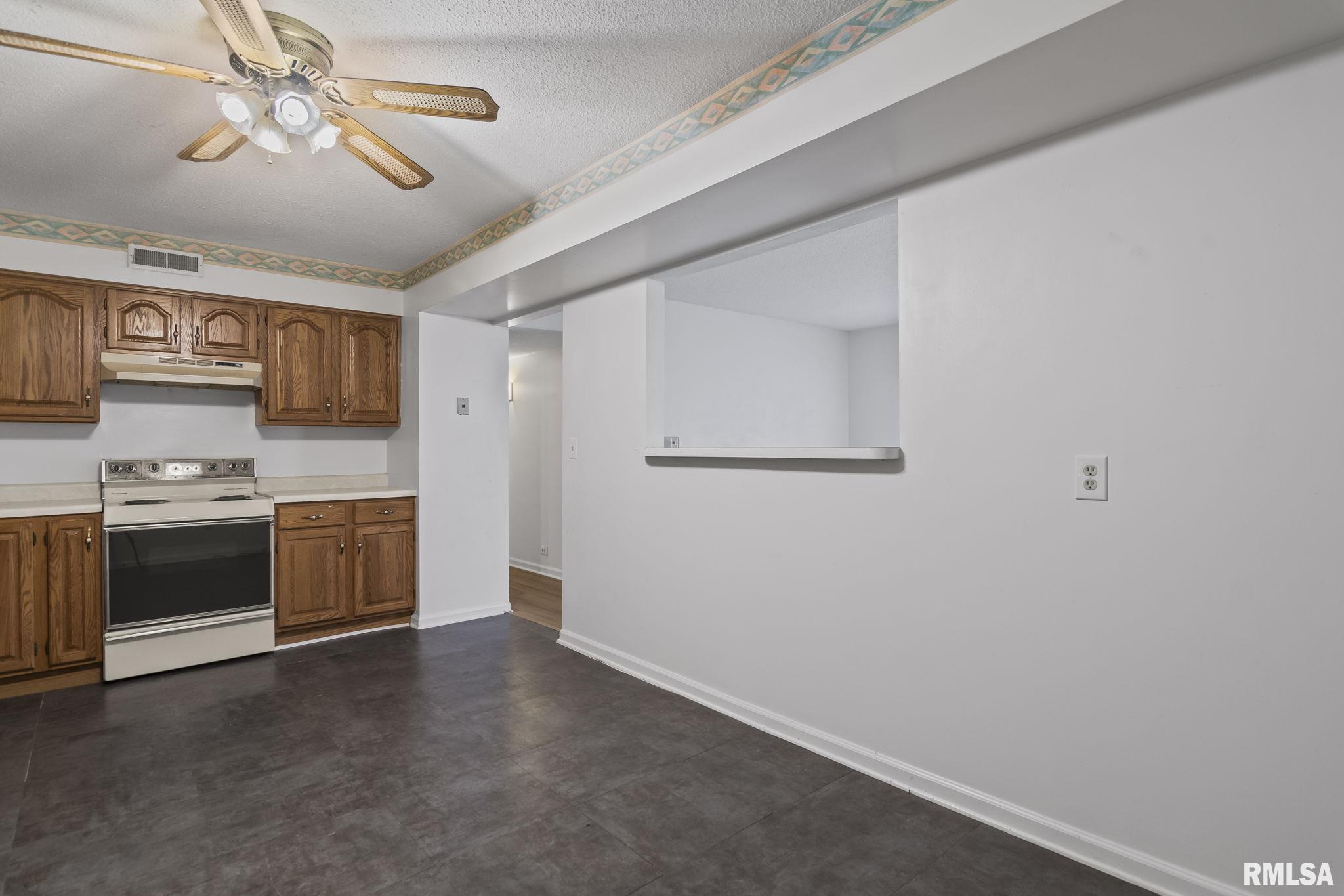 1913 Jeanette Lane, Unit 3 Springfield, IL 62702 - Photo 10 of 22 Gallery Image 10