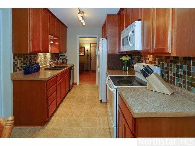 4402 Hodgson Road Shoreview, MN 55126 - Photo 3 of 16 Gallery Image 3