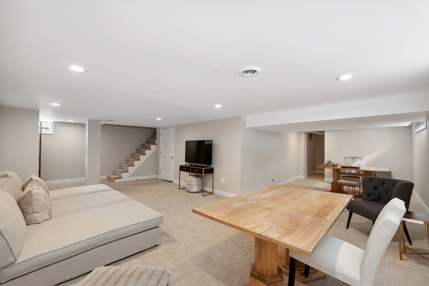 715 North Merrill Street Park Ridge, IL 60068 - Photo 14 of 19 a large bedroom with a bed a table and chair