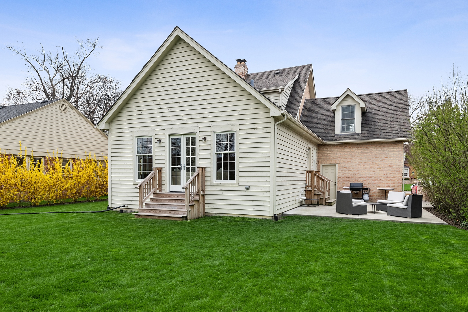 715 North Merrill Street Park Ridge, IL 60068 - Photo 15 of 19 a front view of a house with a garden