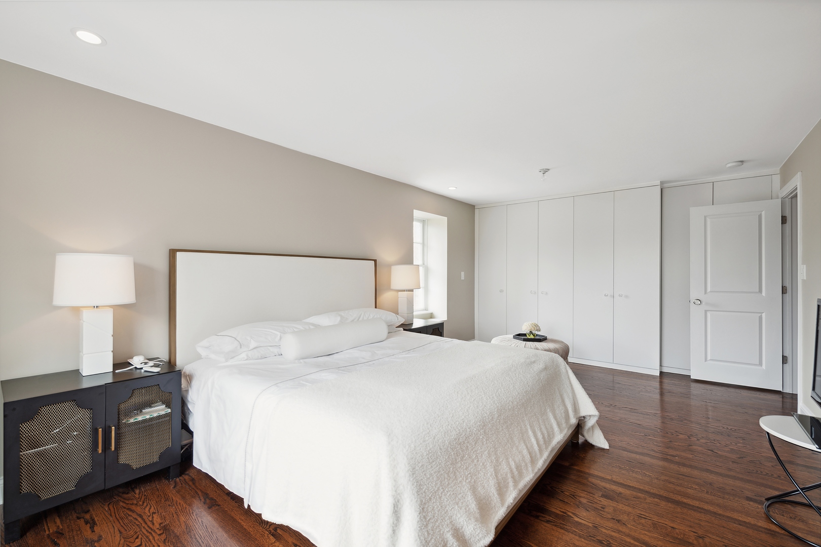 715 North Merrill Street Park Ridge, IL 60068 - Photo 10 of 19 a spacious bedroom with a bed and wooden floor