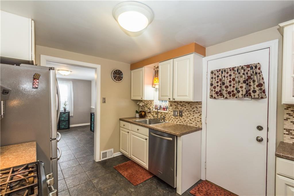 408 Nichols Road Pittsburgh, PA 15237 - Photo 11 of 24