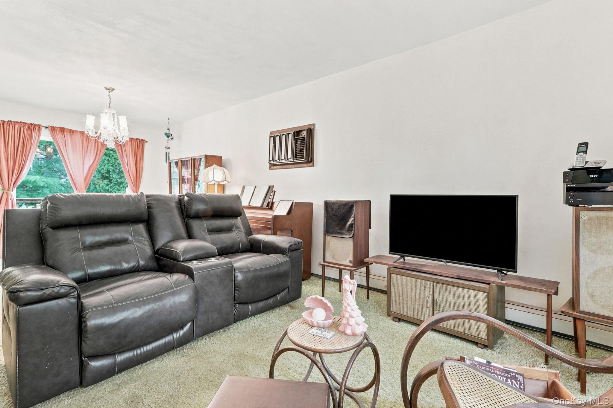 55 Sutton Park Road Poughkeepsie, NY 12603 - Photo 6 of 35