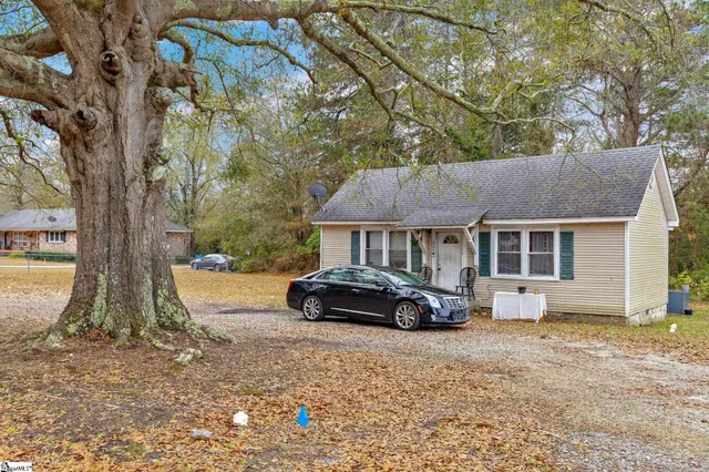 $85,900 | 805 Peachtree Street, Clinton, SC 29325