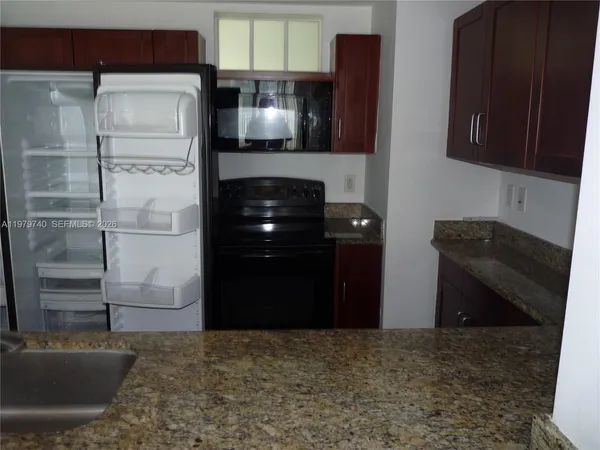 $2,980 | 7285 Southwest 90th Street, Unit D408, Miami, FL 33156