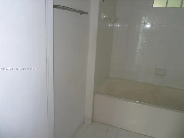 $2,980 | 7285 Southwest 90th Street, Unit D408, Miami, FL 33156